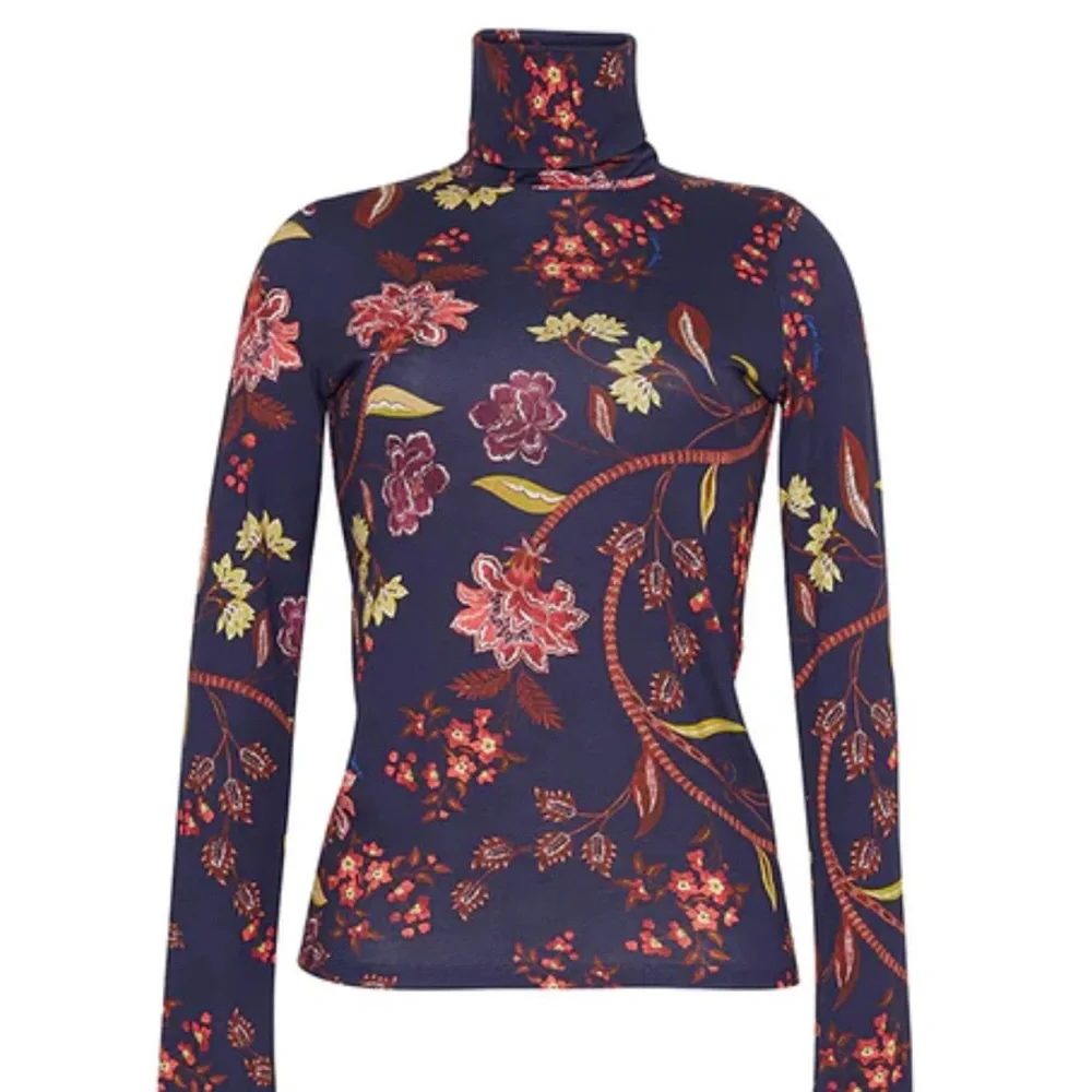 NWT Piper Top in Ophelia Floral Midnight
By Cara Cara, luxurious, super soft ! - Picture 1 of 3